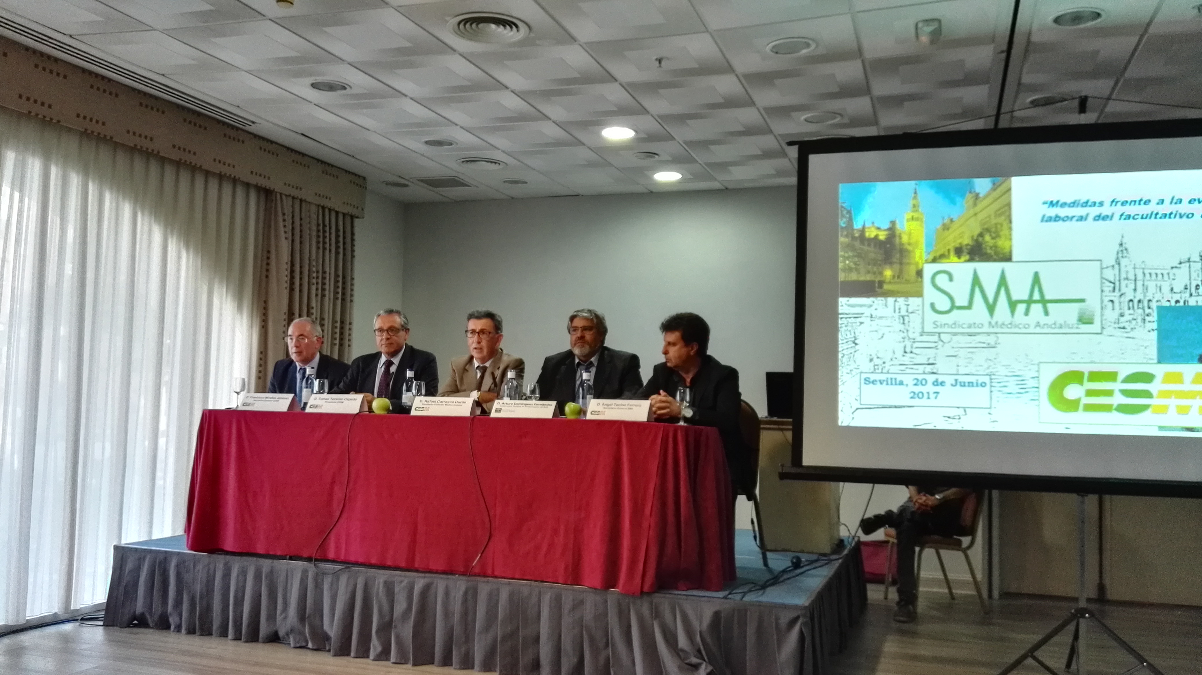 Francisco Miralles, secretario general CESM; Tomás Toranzo, presidente CESM; Rafael Carrasco, presidente SMA; Arturo Domínguez, subdirector general de profesionales del SAS; Ángel Tocino, secretario general SMA.