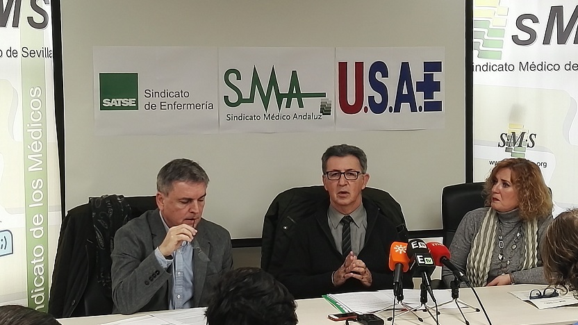 Francisco Muñoz (secretario general Satse Andalucía); Rafael Carrasco (presidente Sindicato Médico Andaluz) y Araceli Marín (vocal de organización y comunicación SAE Andalucía)
