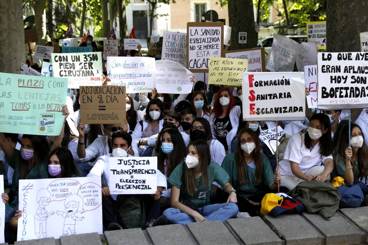 Los aspirantes han reivindicado su derecho a elegir su plaza en tiempo real, sin la incertidumbre del nuevo modelo de elección temática. (Foto  Bernardo Díaz)