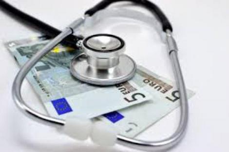 Las retribuciones de los médicos son bajas y hay grandes diferencias entre las comunidades autónomas.
