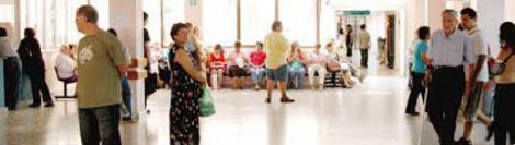La OMS suspende a la Atención Primaria española en sueldo y edad media.