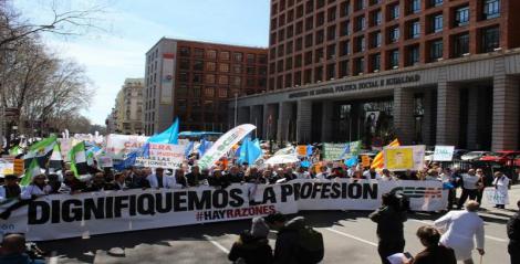 La lucha por la recuperación de derechos reúne a miles de médicos en Madrid.